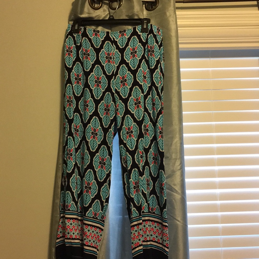 Crown & Ivy cropped pants